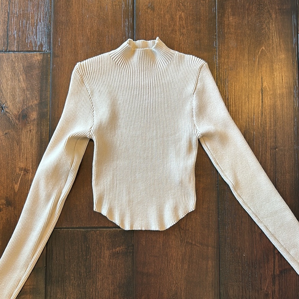 Turtle neck sweater- crop - Picture 2 of 4